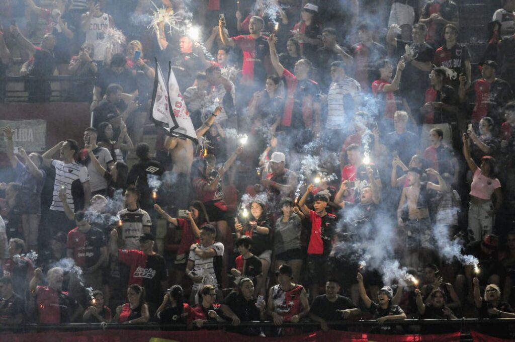 La fiesta de los hinchas de Colón. Foto: Juan José García.