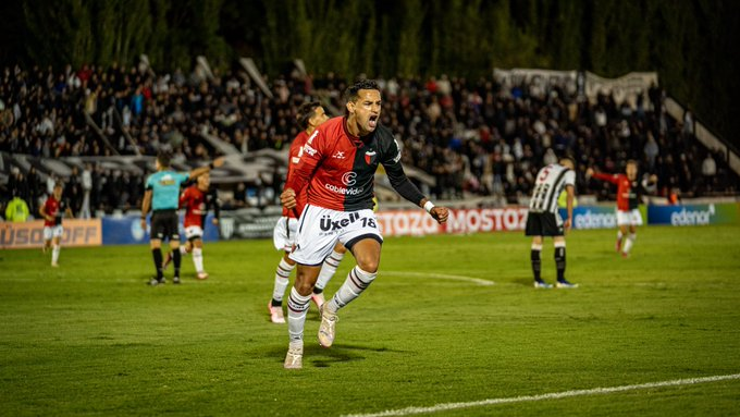 José Barreto, gritando el gol de Colón.