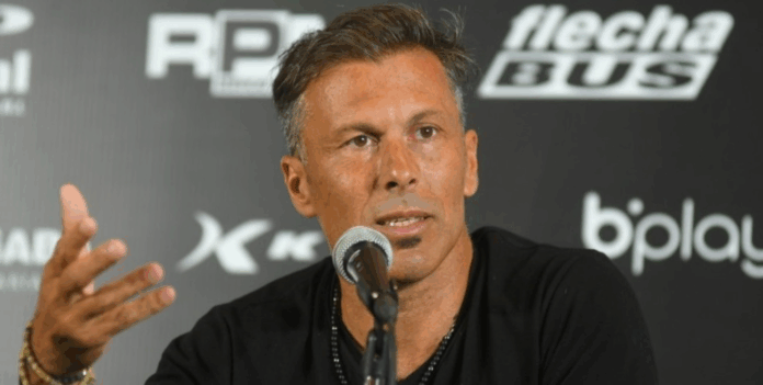 El Club Atlético Colón atraviesa una profunda crisis futbolística en la Primera Nacional, y uno de los apuntados es el Director Deportivo Iván Moreno y Fabianesi. El Club Atlético Colón atraviesa una profunda crisis futbolística en la Primera Nacional, y uno de los apuntados es el Director Deportivo Iván Moreno y Fabianesi.